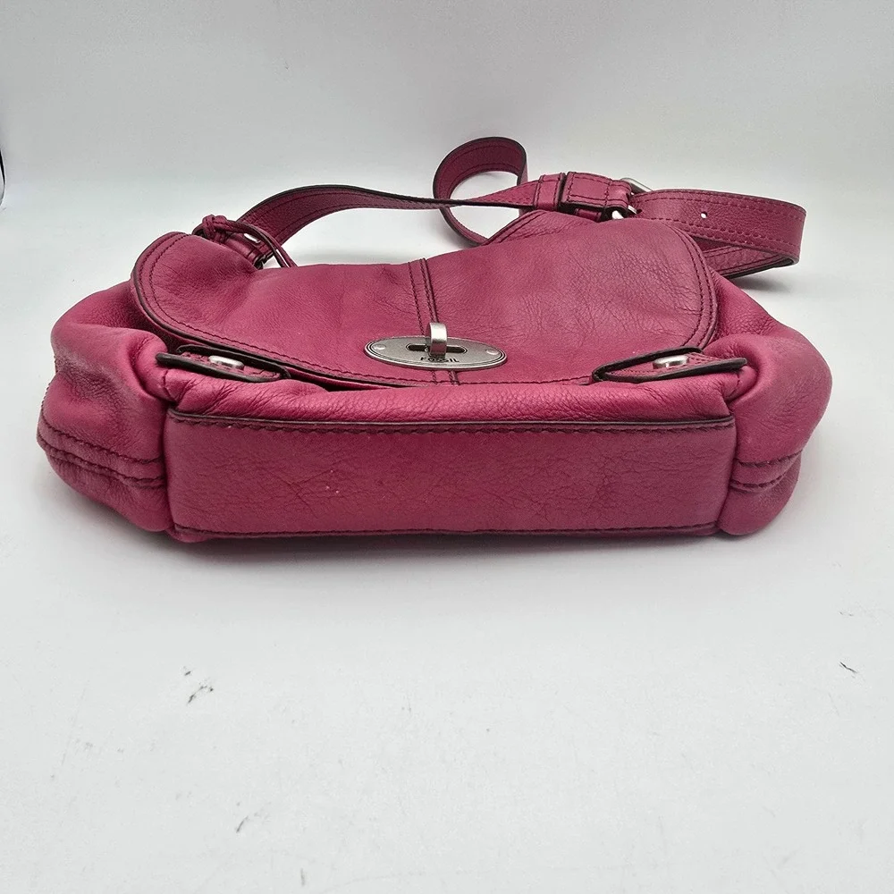 Fossil Magenta Pink Leather Crossbody Bag Turn Lock Messenger ZB5170 - Picture 7 of 10
